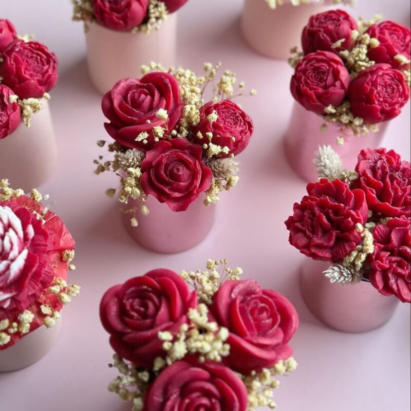 nến thơm cốt giấy tròn 3 bông hoa hồng hồng pastel Can Lãnh, quà tặng sáp ong