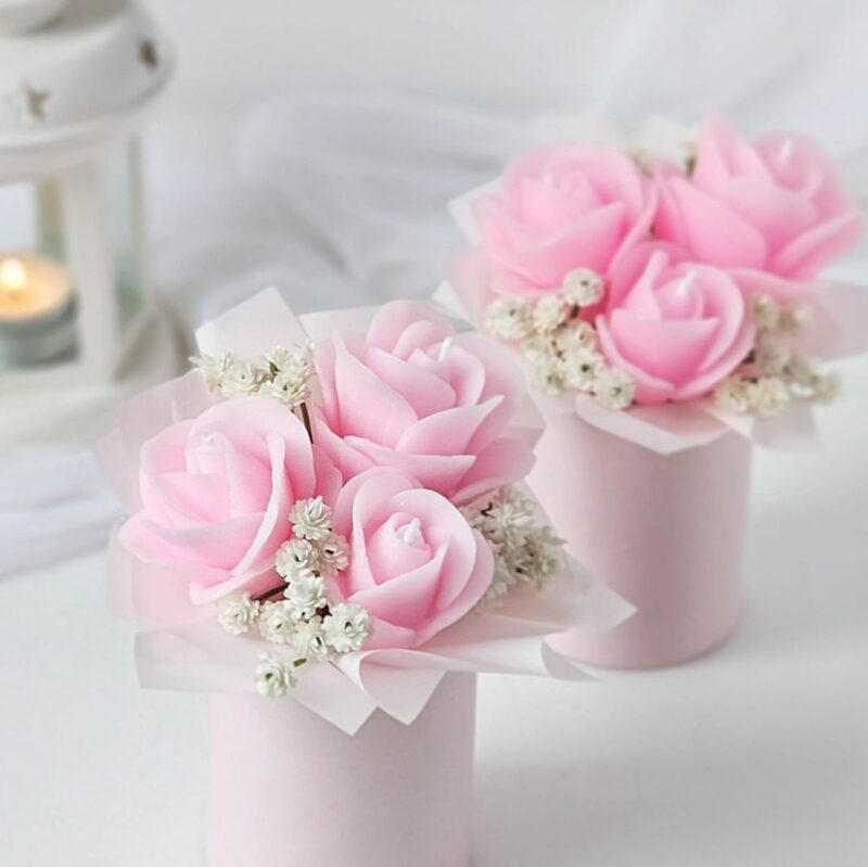 nến thơm cốt giấy tròn 3 bông hoa hồng hồng pastel Can Lãnh, quà tặng sáp ong