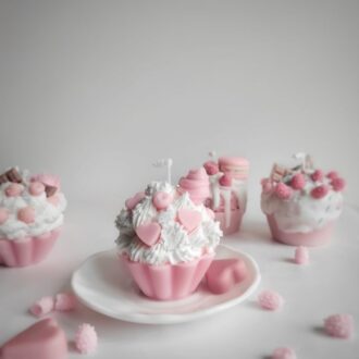 nến thơm cupcake màu hồng trắng Can Lãnh, topping kem sáp ong đậu nành