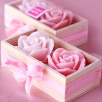 Nến thơm hoa hồng hộp gỗ size S – Can Lãnh, handmade từ sáp ong và sáp đậu nành.