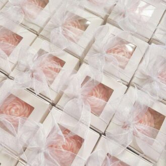 nến thơm hộp hoa mẫu đơn màu hồng phấn Can Lãnh, quà đáp lễ cưới sáp ong