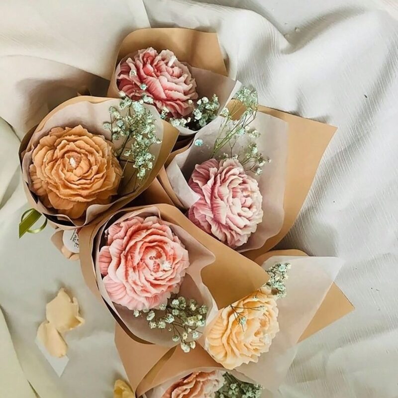 nến thơm ốc quế hoa mẫu đơn màu hồng phấn Can Lãnh, quà đáp lễ cưới sáp ong