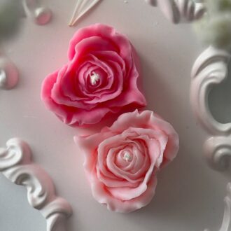 Nến thơm cánh hồng trái tim handmade màu pastel, thiết kế cánh hoa ôm trọn trái tim.