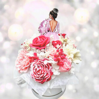 Nến thơm nghệ thuật tạo hình quý cô diện váy hoa hồng đỏ thương hiệu Can Lãnh