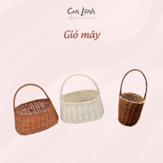 Mẫu giỏ mây đan thủ công có quai màu nâu mộc mạc dùng cắm hoa nến thơm Can Lãnh