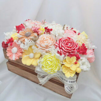 Hộp gỗ hoa nến thơm 30 bông vàng cam đỏ