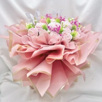 Bó hoa nến thơm mùa xuân 25 bông tone hồng pastel trang trí bướm trắng thương hiệu Can Lãnh