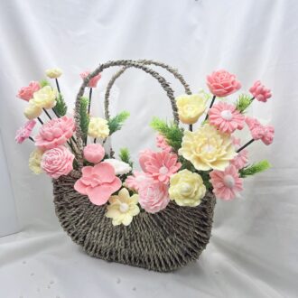 Giỏ hoa nến thơm dáng thuyền đan mây 30 bông màu hồng vàng thương hiệu Can Lãnh