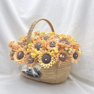 Giỏ hoa nến thơm hướng dương 40 bông tone vàng cam rực rỡ trong giỏ mây Can Lãnh