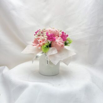 Trụ giấy hoa nến thơm nghệ thuật Mây Hồng 5 bông mẫu đơn hồng pastel Can Lãnh Artisanal Candles