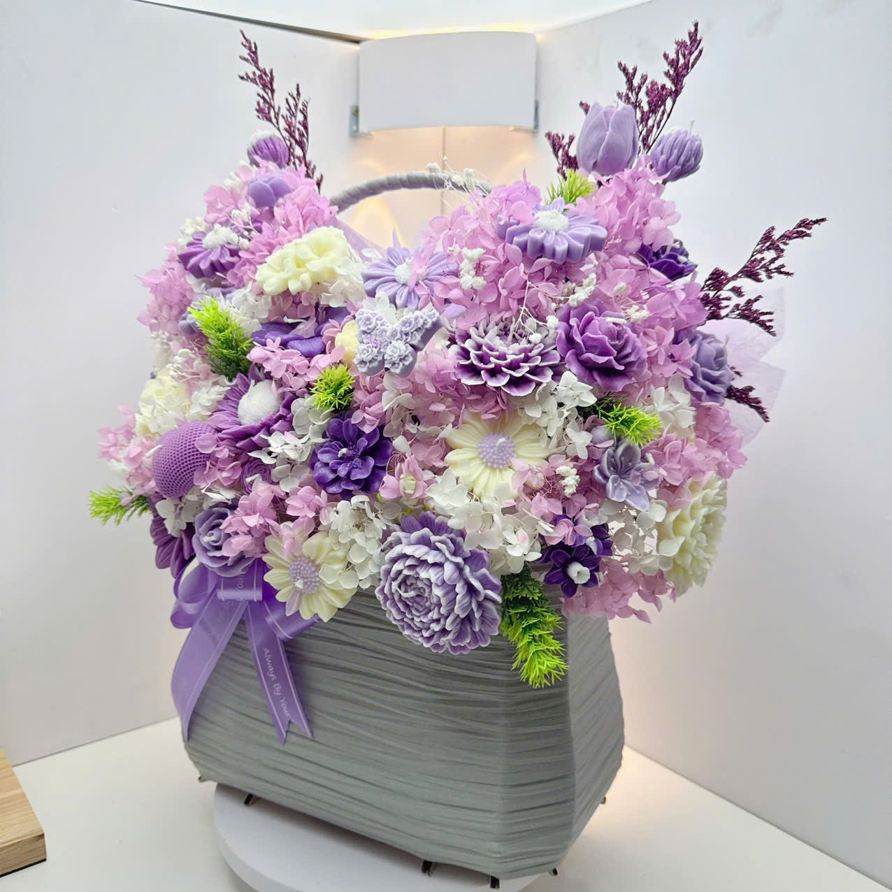 Giỏ Hoa Nến Thơm Can Lãnh Tone Tím Pastel Thanh Lịch - Ảnh 2